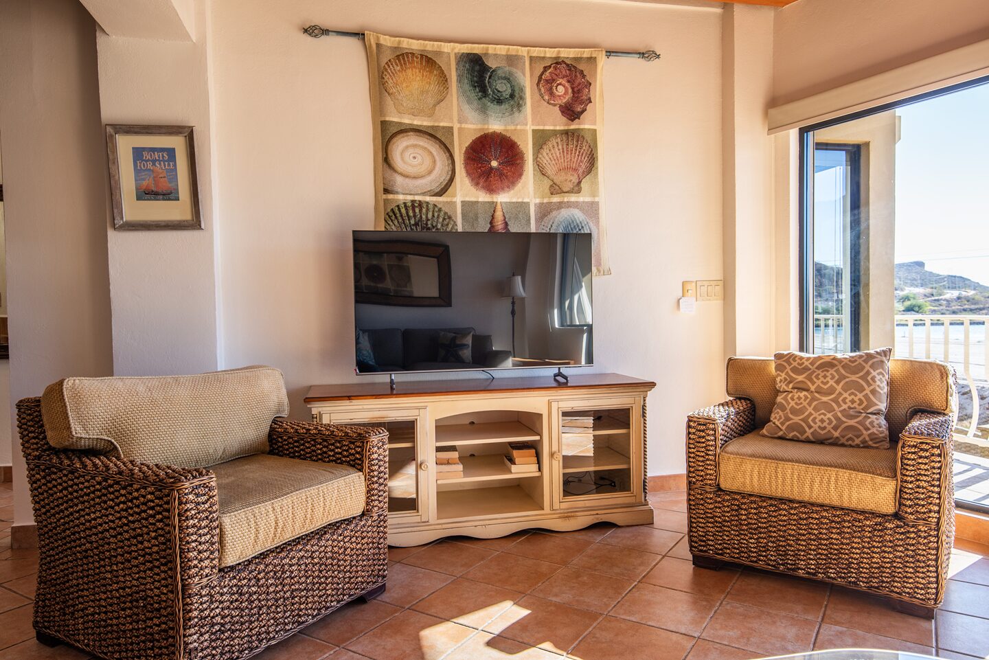 LIVING ROOM 4